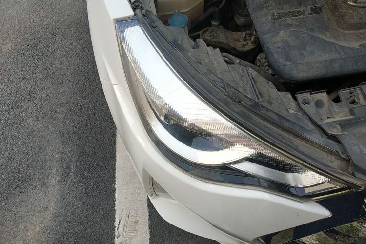 Used JAC Refine S3 2017 1.6L CVT Luxury Smart Model Right Front Headlight