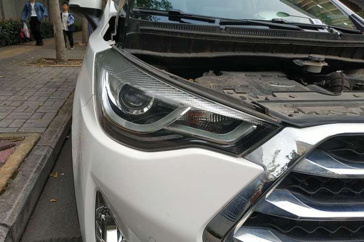 Used JAC Refine S3 2017 1.6L CVT Luxury Smart Model Right Front Headlight