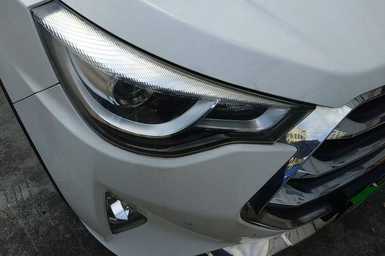 Used JAC Refine S3 2017 1.6L Manual Luxury Smart Model Right Front Headlight