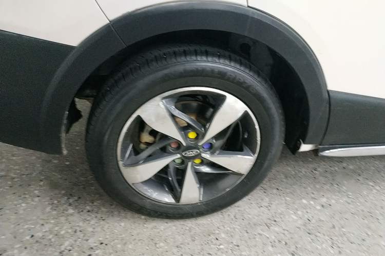 Used JAC Refine S3 2017 1.6L Manual Luxury Smart Model Right Rear Wheel Hub