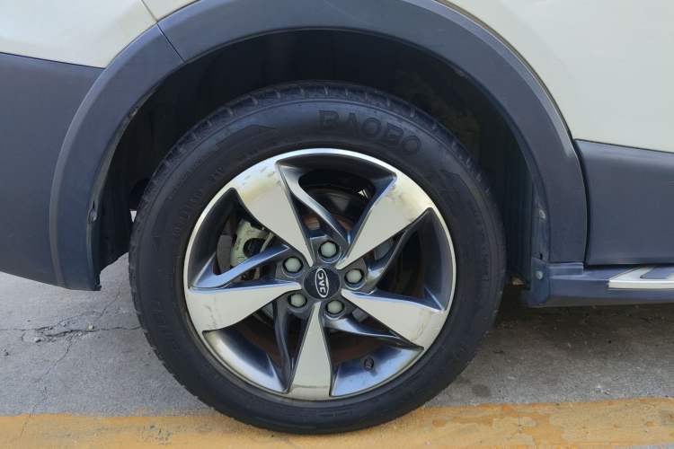 Used JAC Refine S3 2017 1.5L Manual Luxury Smart Model Right Rear Wheel Hub