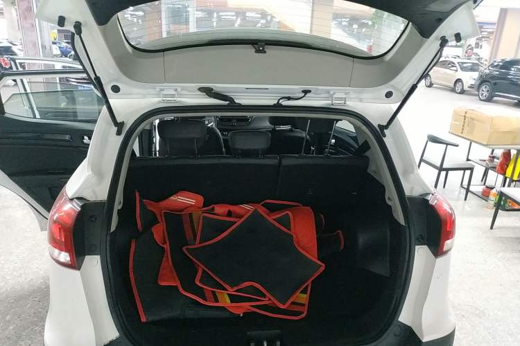 Used JAC Refine S3 2017 1.6L Manual Luxury Smart Model Trunk