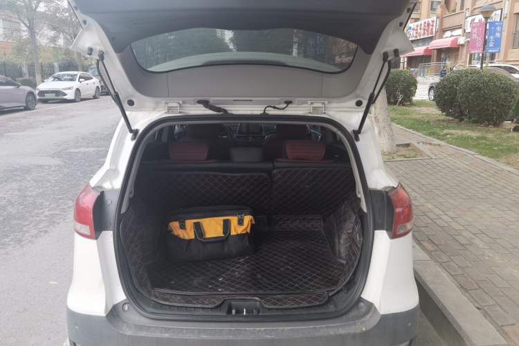 Used JAC Refine S3 2017 1.5L Manual Luxury Smart Model Trunk