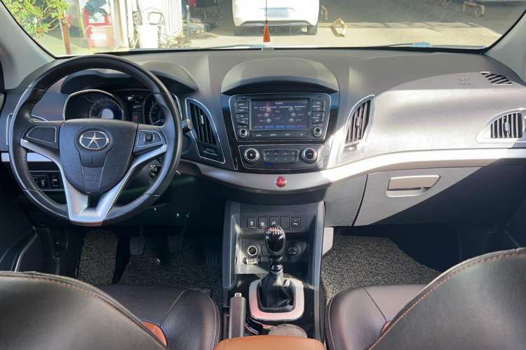Used JAC Refine S5 2013 2.0T Manual Luxury Edition Center Console
