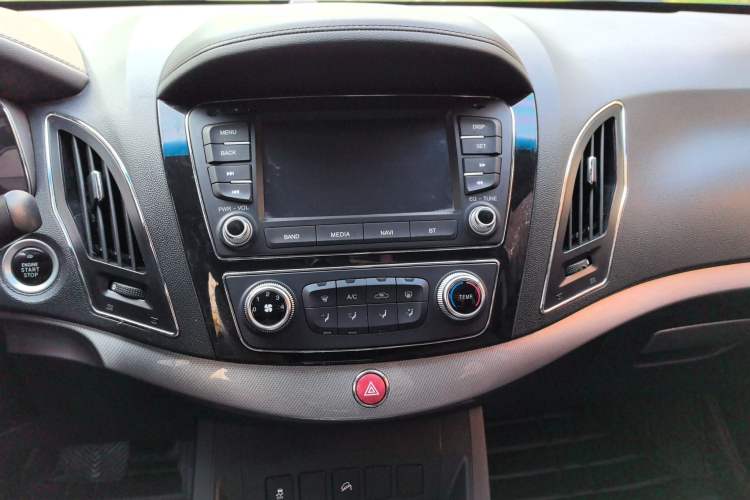 Used JAC Refine S5 2015 1.5T Automatic Elite Model Audio And AC Panel