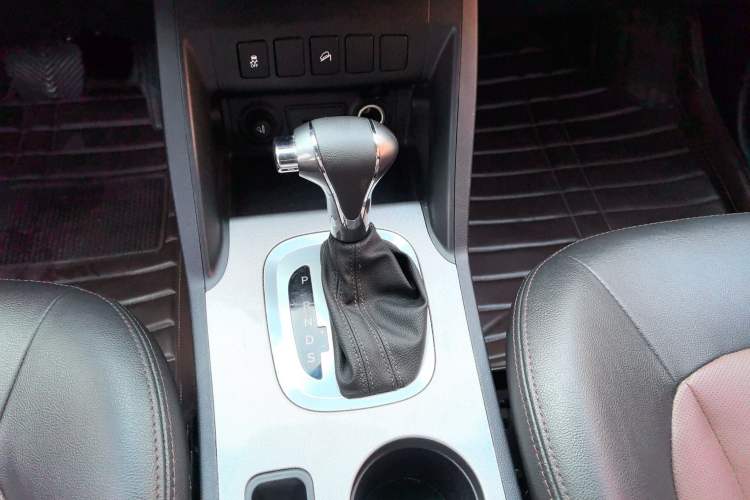 Used JAC Refine S5 2015 1.5T Automatic Elite Model Gear Lever