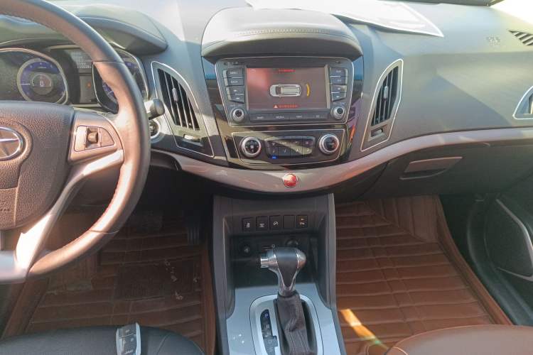 Used JAC Refine S5 2015 1.5T Automatic Luxury Model Audio And AC Panel