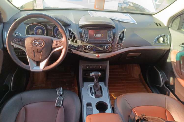 Used JAC Refine S5 2015 1.5T Automatic Luxury Model Center Console