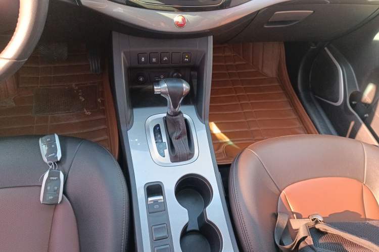Used JAC Refine S5 2015 1.5T Automatic Luxury Model Gear Lever