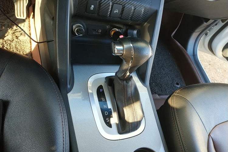 Used JAC Refine S5 2015 1.5T Automatic Elite Model Gear Lever
