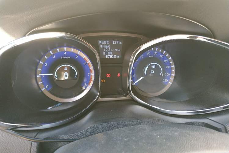 Used JAC Refine S5 2015 1.5T Automatic Elite Model Odometer Close Up