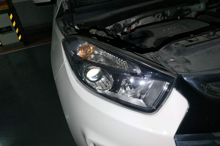 Used JAC Refine S5 2015 1.5T Automatic Elite Model Right Front Headlight