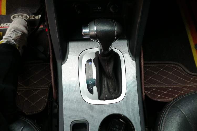 Used JAC Refine S5 2017 1.5T Automatic E-commerce Edition Gear Lever