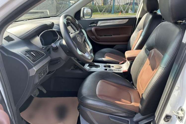 Used JAC Refine S5 2017 1.5T Automatic E-commerce Edition Interior 2