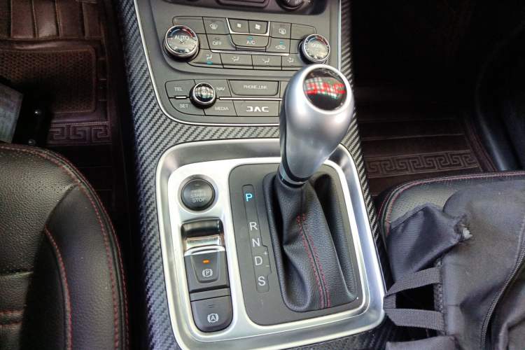 Used JAC Refine S7 2017 2.0T Automatic Luxury Model Gear Lever