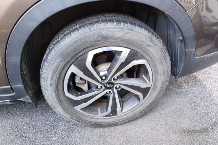 Used JAC Refine S7 2017 2.0T Automatic Luxury Model Left Rear Wheel Hub