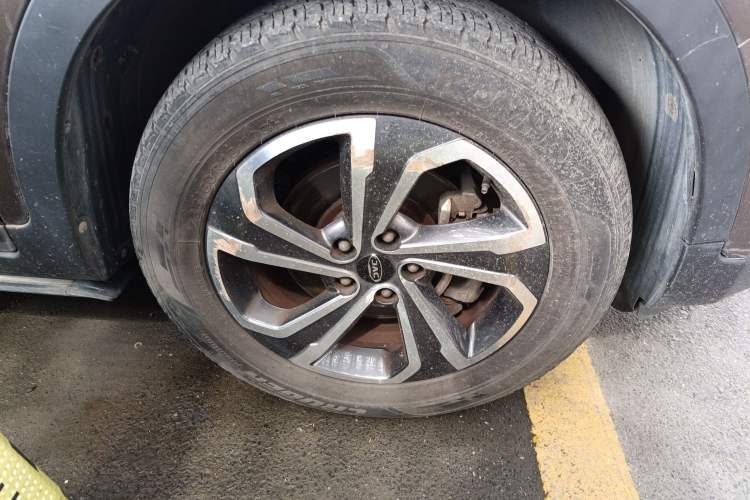 Used JAC Refine S7 2017 2.0T Automatic Luxury Model Right Front Wheel Hub