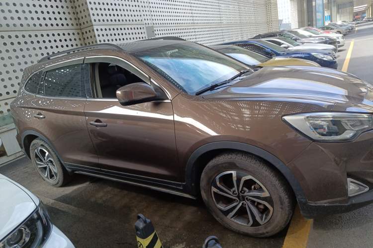 Used JAC Refine S7 2017 2.0T Automatic Luxury Model Right Side