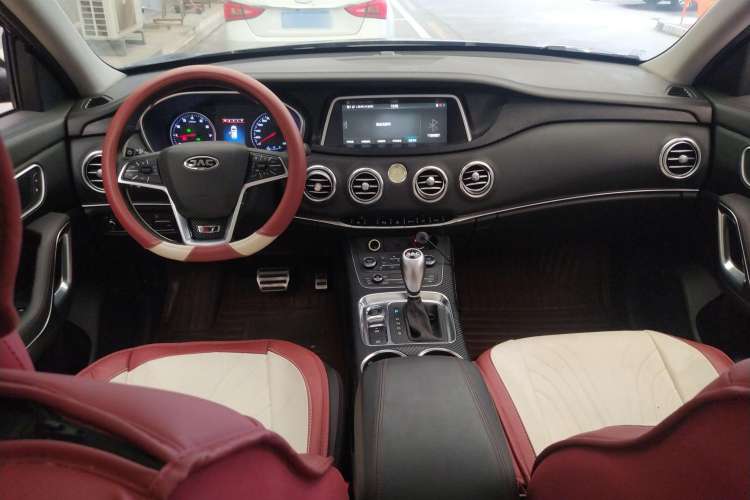 Used JAC Refine S7 2018 Super Edition 251T Automatic Supreme 5-Seater Center Console