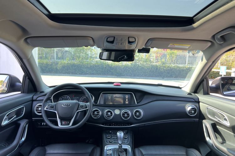 Used JAC Refine S7 2018 Super Edition 251T Automatic Supreme 5-Seater Center Console
