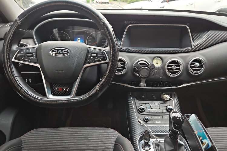 Used JAC Refine S7 2018 Sport Edition 1.5T Manual Comfort Model 5 Seats Center Console