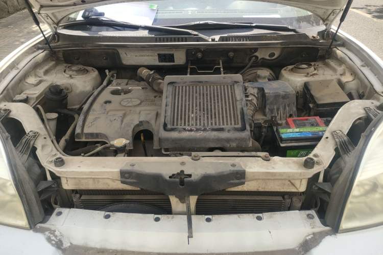 Used JAC Rein 2011 1.9T Two-Wheel-Drive Diesel Luxury Edition Engine Bay