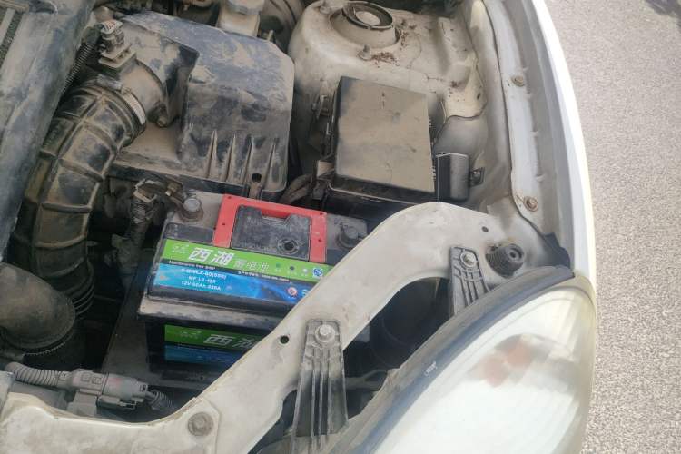 Used JAC Rein 2011 1.9T Two-Wheel-Drive Diesel Luxury Edition Engine Bay Left