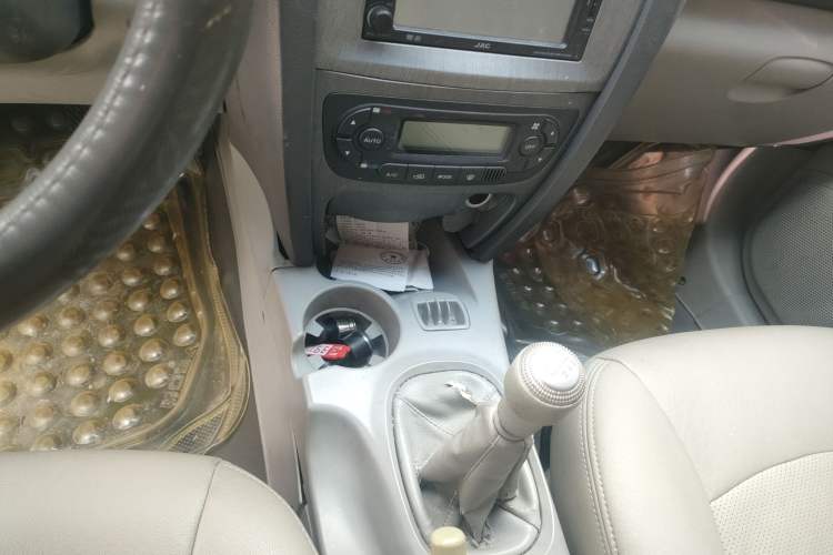 Used JAC Rein 2011 1.9T Two-Wheel-Drive Diesel Luxury Edition Gear Lever