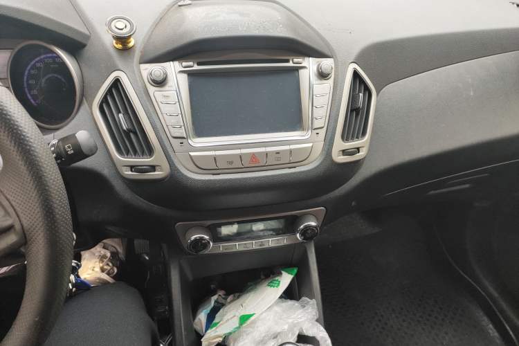 Used JAC Rein 2012 1.9 CTI Two-Wheel-Drive Diesel Classic Edition Audio And AC Panel