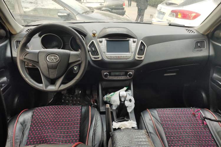 Used JAC Rein 2012 1.9 CTI Two-Wheel-Drive Diesel Classic Edition Center Console