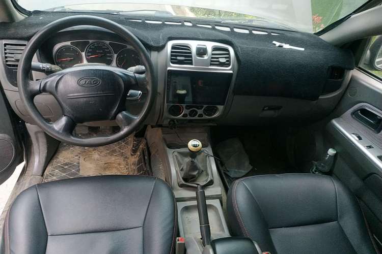 Used JAC Ruiling 2014 2.5T Standard Version Big Double Cab 4B2-95C43 Center Console