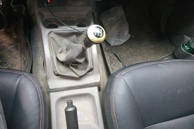 Used JAC Ruiling 2014 2.5T Standard Version Big Double Cab 4B2-95C43 Gear Lever