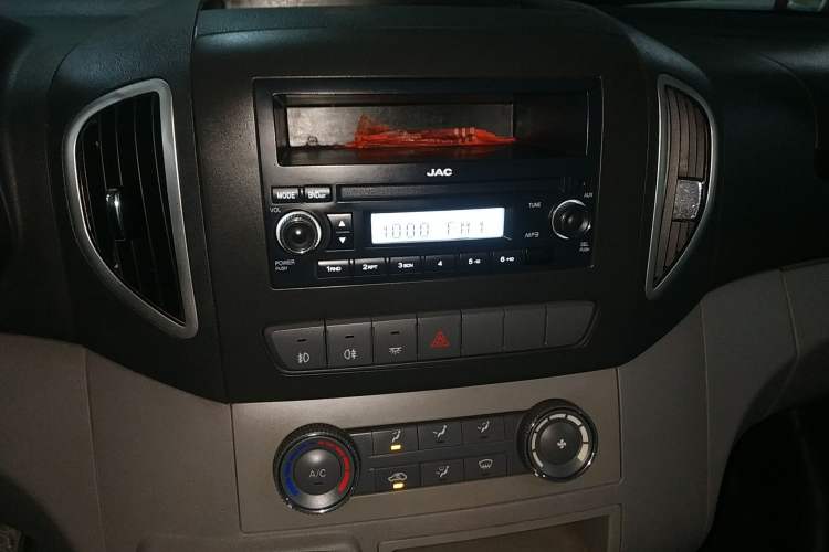 Used JAC Sunray 2013 1.9T 4-Series Star Express Audio And AC Panel