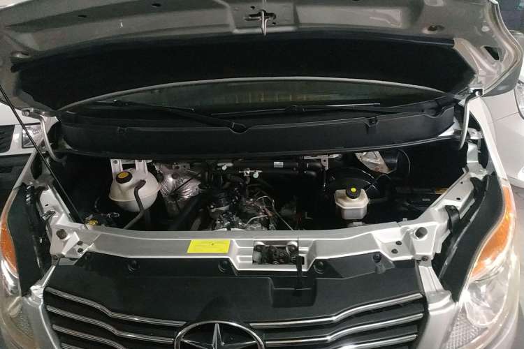 Used JAC Sunray 2013 1.9T 4-Series Star Express Engine Bay