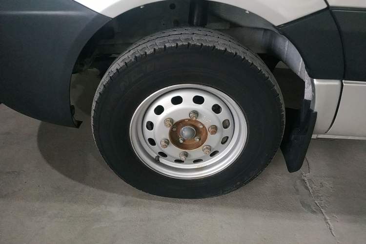 Used JAC Sunray 2013 1.9T 4-Series Star Express Left Front Wheel Hub