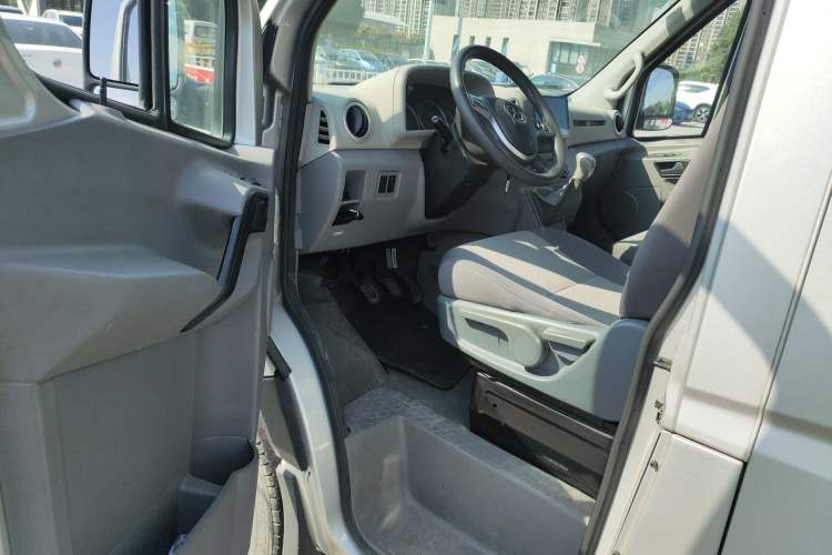 Used JAC Sunray 2019 1.9T Fuel-Efficient Platinum Edition 5-9 Seater Star Express Driver Seat