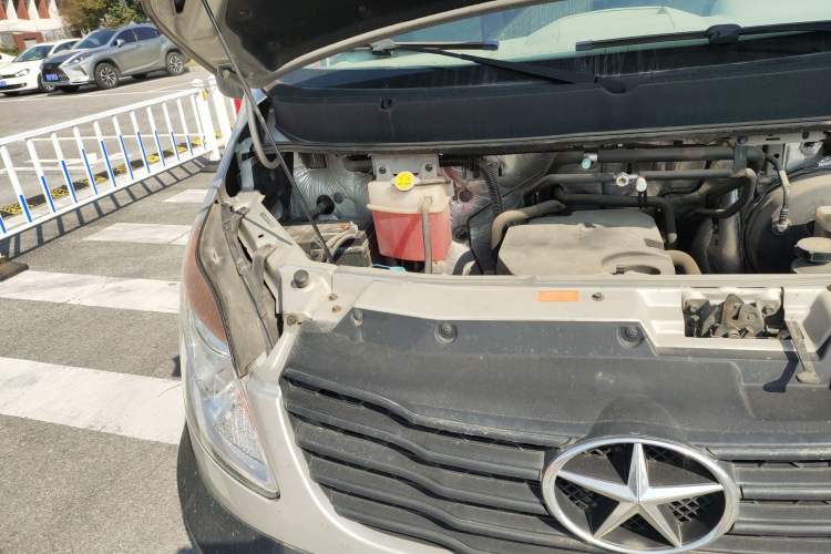 Used JAC Sunray 2019 1.9T Fuel-Efficient Platinum Edition 5-9 Seater Star Express Engine Bay Right