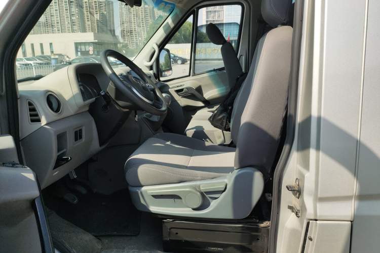 Used JAC Sunray 2019 1.9T Fuel-Efficient Platinum Edition 5-9 Seater Star Express Left Front Seat
