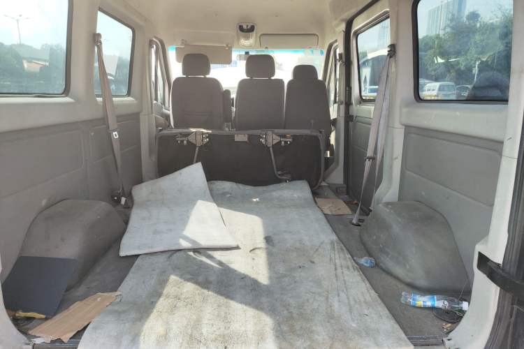 Used JAC Sunray 2019 1.9T Fuel-Efficient Platinum Edition 5-9 Seater Star Express Trunk