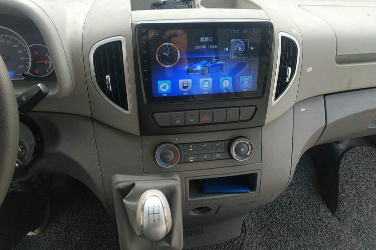 Used JAC Sunray 2019 1.9T Fuel-Efficient Platinum Edition 3-Seat Star Logistics Van Audio And AC Panel