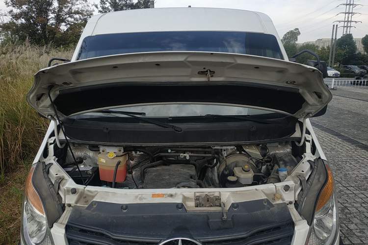Used JAC Sunray 2019 1.9T Fuel-Efficient Platinum Edition 3-Seat Star Logistics Van Engine Bay