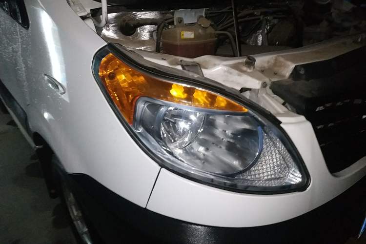 Used JAC Sunray 2019 1.9T Fuel-Efficient Platinum Edition 5-9 Seater Star Express Right Front Headlight