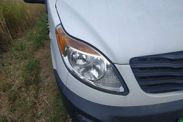 Used JAC Sunray 2019 1.9T Fuel-Efficient Platinum Edition 3-Seat Star Logistics Van Right Front Headlight