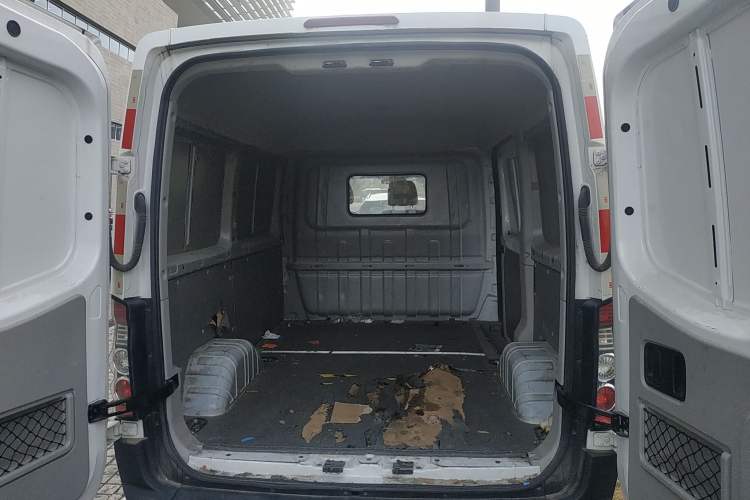Used JAC Sunray 2019 1.9T Fuel-Efficient Platinum Edition 3-Seat Star Logistics Van Trunk