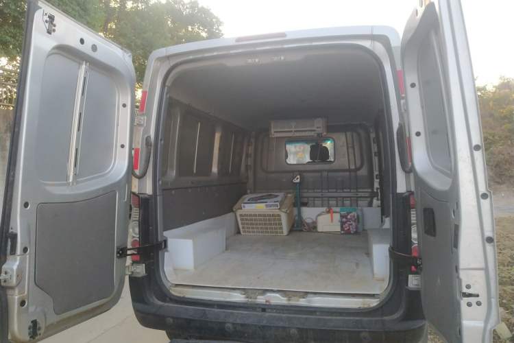 Used JAC Sunray 2021 2.0T Fuel-Efficient King Logistics Van Long Wheelbase D20TCIF1 Trunk