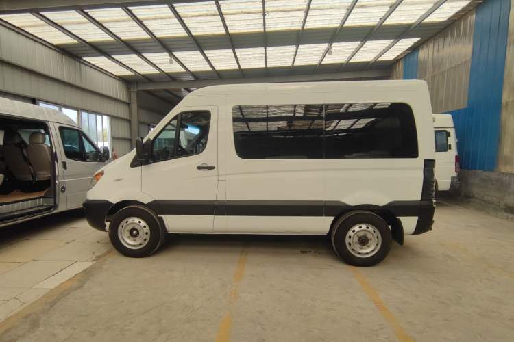 Used JAC Sunray 2021 2.0T 4-Series Star Express 8/9-Seater D20TCIF1 Left Side
