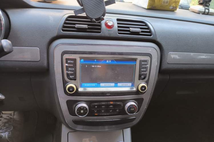 Used JAC T6 2015 2.8T Diesel New-Edge Long-Wheelbase HFC4DA1-2C Audio And AC Panel