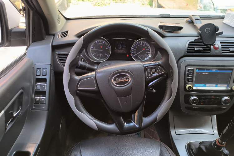 Used JAC T6 2015 2.8T Diesel New-Edge Long-Wheelbase HFC4DA1-2C Steering Wheel