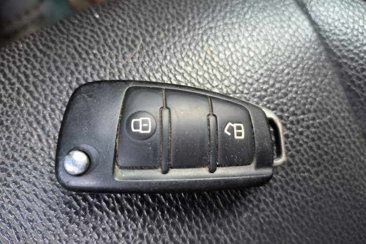 Used JAC T6 2015 2.8T Diesel New-Edge Long-Wheelbase HFC4DA1-2C Vehicle Key