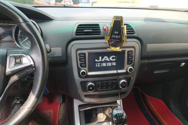 Used JAC T6 2017 2.0T Diesel China V Luxury Edition HFC4DB2-1D1 Audio And AC Panel